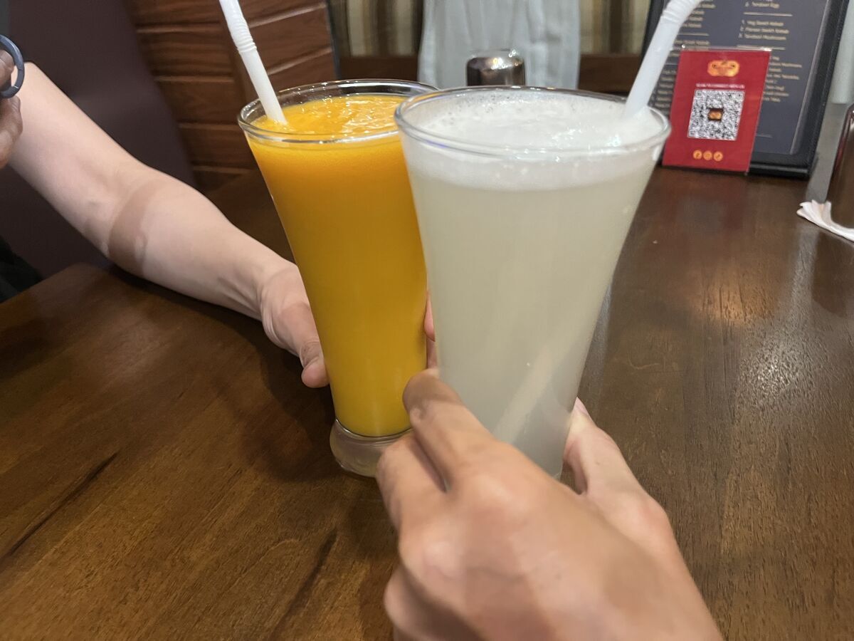 Anjappar authentic chettinad restaurant Dehiwala） フレッシュジュースで乾杯 Mango Juice（マンゴージュース）  Lime Juice Sweet（ライムジュース）