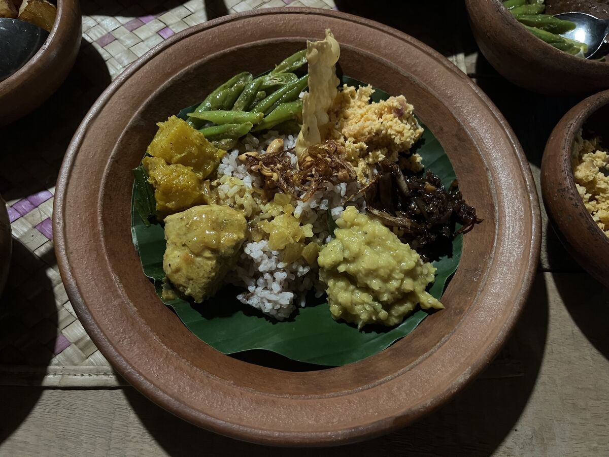 お家スタイルで絶品Rice &amp; Curry（ライス&amp;カリー）を提供する、隠れ家レストラン Ahangama（アハンガマ） フィッシュ ライス&amp;カリー 盛り付け 1回目