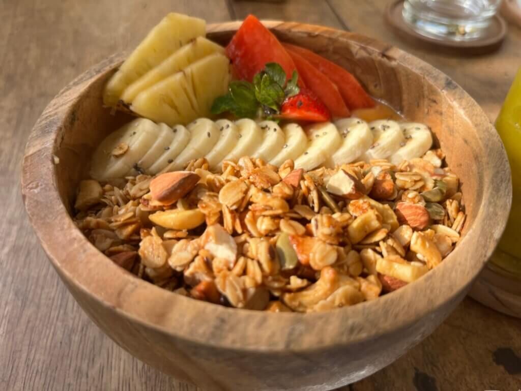 London smoothie bowl（ロンドンスムージーボウル）  Ishland（アイランド） 1600スリランカルピー ピーナッツバターが全て混ぜられている Food（フード） NOMAD Cafe（ノマドカフェ） Welligama（ウェリガマ）