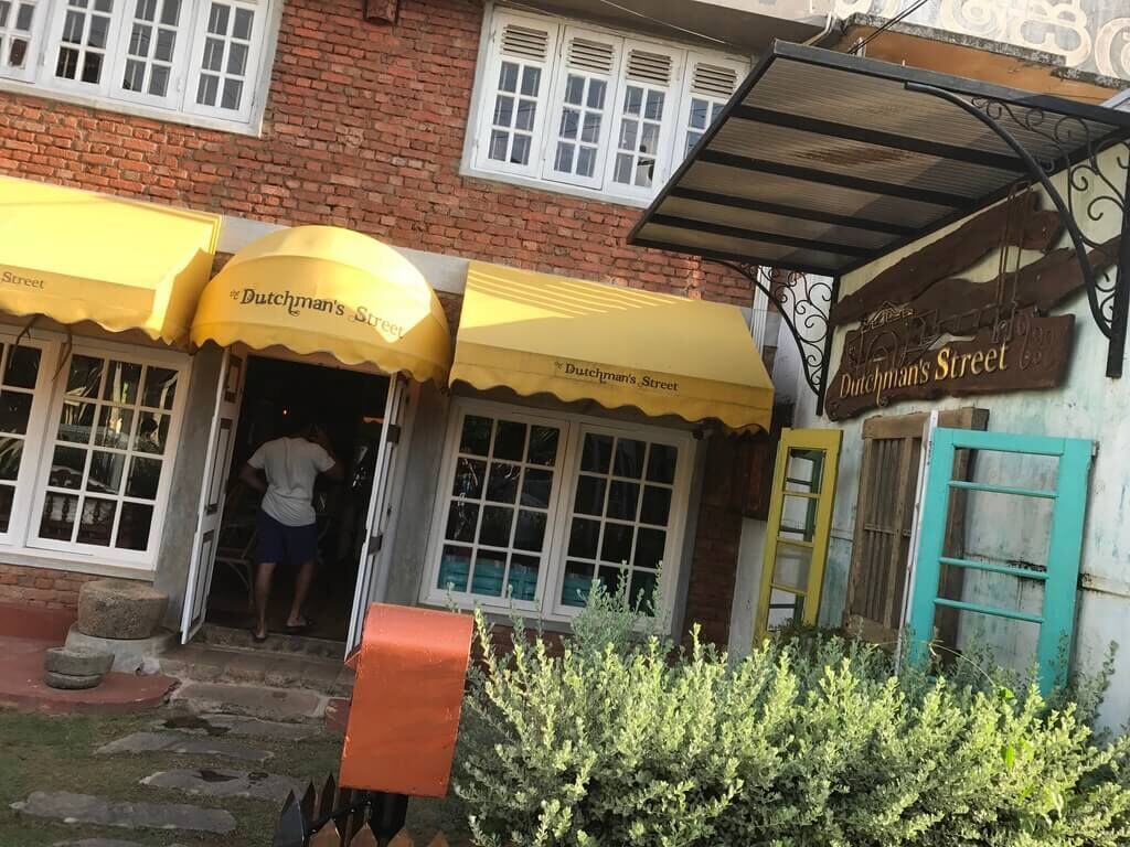 お店入口 The Dutchman's Street（ダッチマンズストリート） Matara（マータラ） Cafe（カフェ）