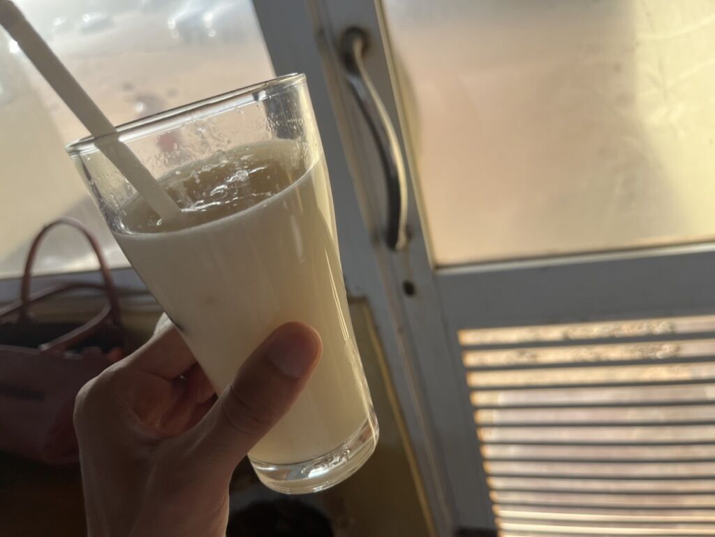 カトゥアノーダのフレッシュジュース（කටු අනෝද අලුත් බීම） サワ―ソップ（Soursop） Hela Bojun Hala Matara（හෙළ බොජුන්හල වෙරළ පාර මාතර） スリランカ政府農業省（Ministry of Agriculture）