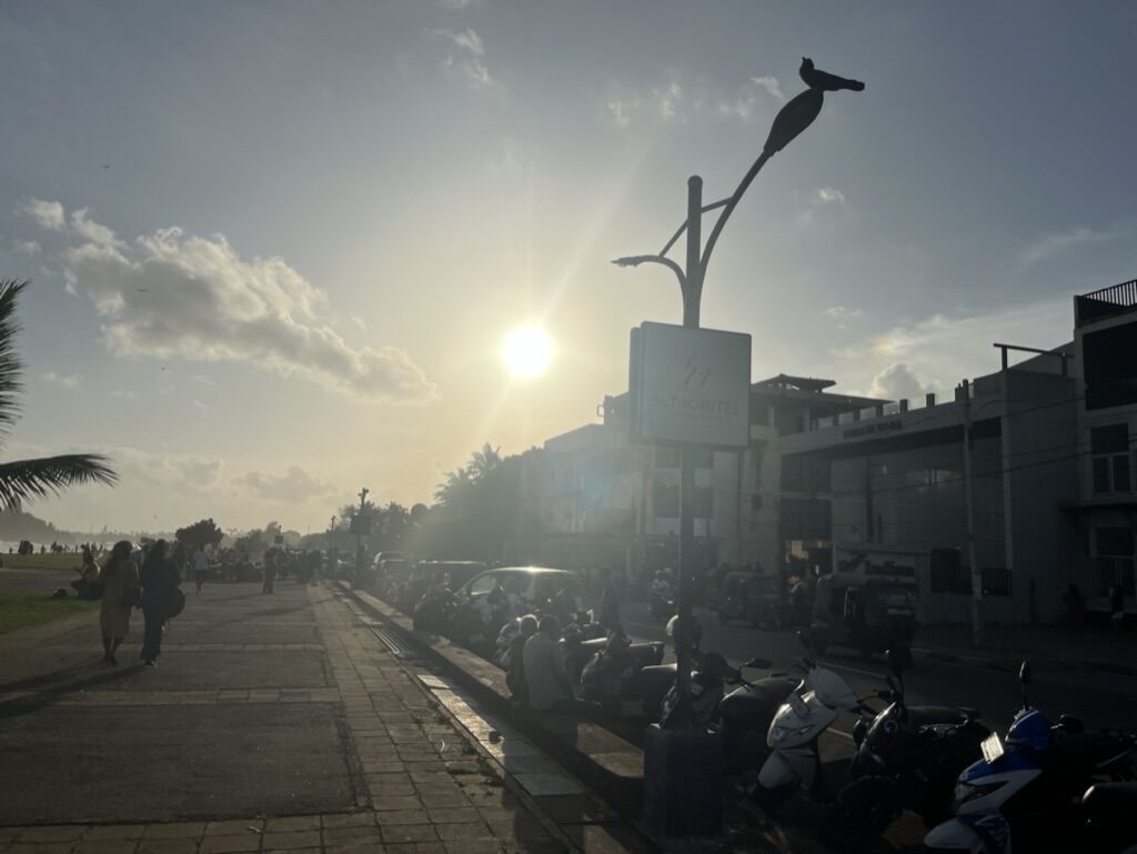 Matara 道路 夕日