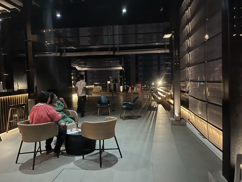 bar テーブル席 2 virticle by jetwing