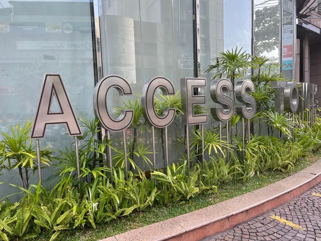ビル看板 Access Towers