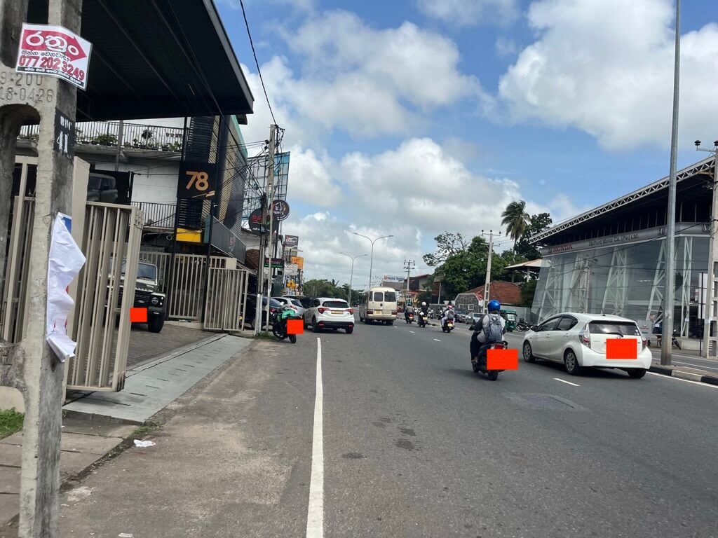 Rattanapitiya Bus Stopから3、4分歩く lunu mirisa（ලුණුමිරිස ルヌミリサ） Rattanapitiya（ラッタナピティヤ）