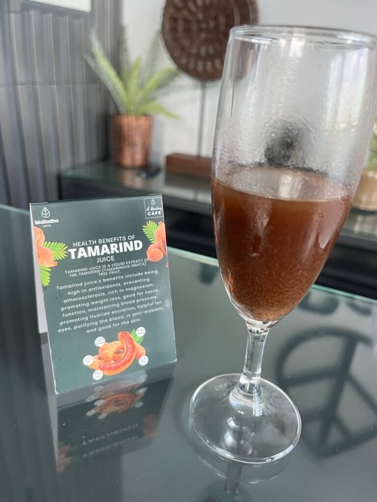タマリンドジュース（シーヤンバラビーマ සියඹලා බීම） ウェルカムドリンク Hotel MaRadha Colombo（ホテルマラダコロンボ）