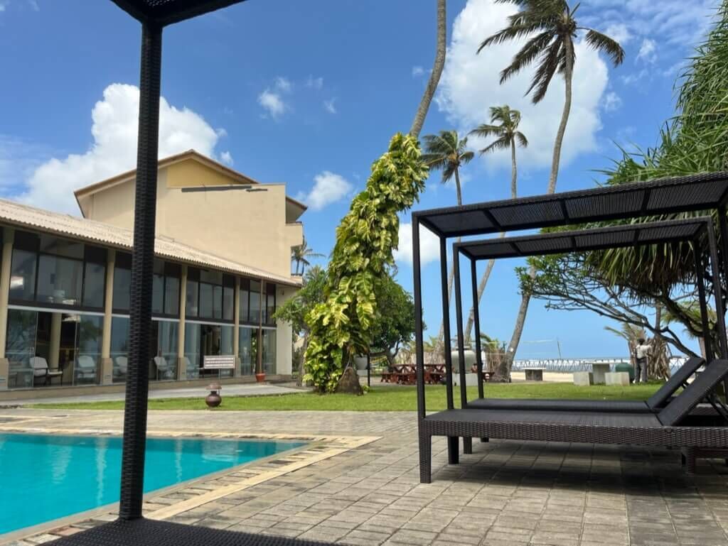 ホテルのプールサイド Insight Resort Ahangama S&amp;S Other Certified アハンガマ