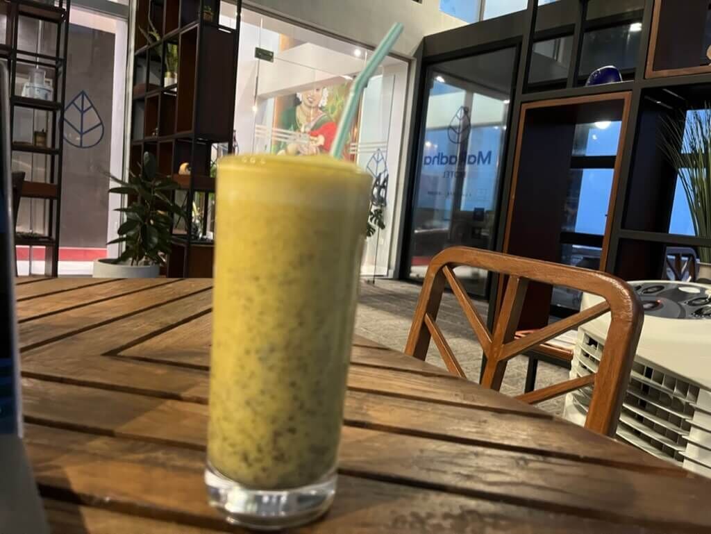 早朝 5時頃 パッションフルーツジュース A Healing Cafe Hotel MaRaDha Colombo（ホテルマラダコロンボ）