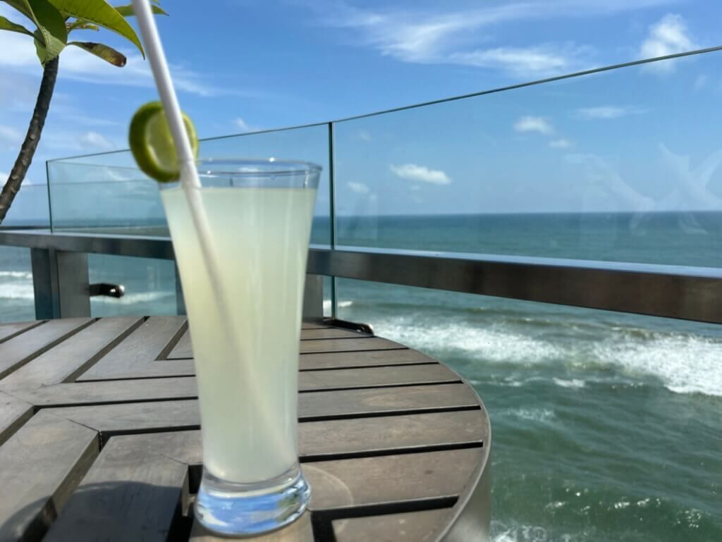ライムジュース ルーフトップバー Sky Yard Bar &amp; Lounge Hotel MaRaDha Colombo（ホテルマラダコロンボ）