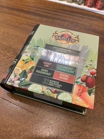 BasilurのTea Book（Cold Brewアソート）。Passion &amp; GuavaやStrawberry Cucumber Mint、Orange Mangoなど全32袋入り。