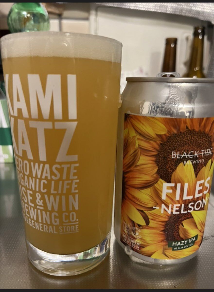 BLACK TIDE BREWING Files Nelson Hazy IPA グラスに注いだ状態と缶正面