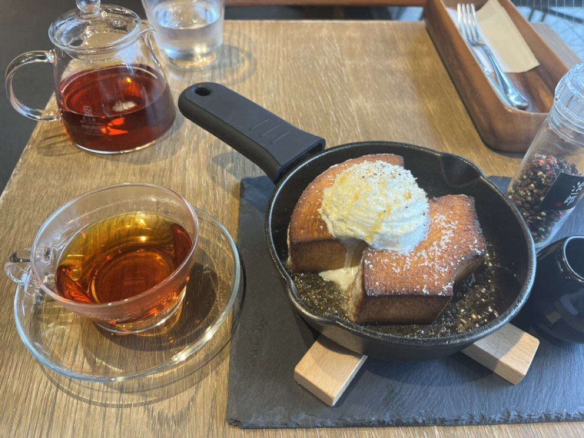 治一郎のスキレットバウムと紅茶のデザートセット