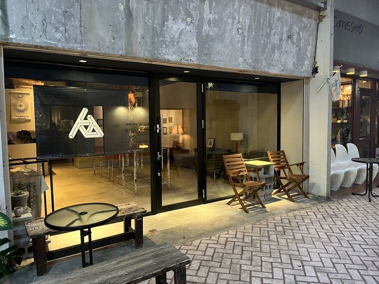 HOPPED UPの外観（沖縄市コザ・一番街商店街）