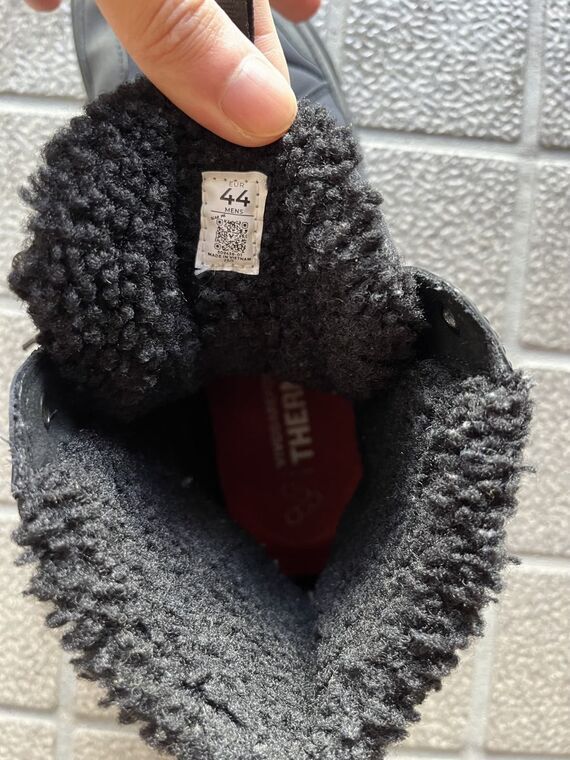 Vivobarefoot GOBI HIBER 内部のサイズ44タグとモコモコ素材