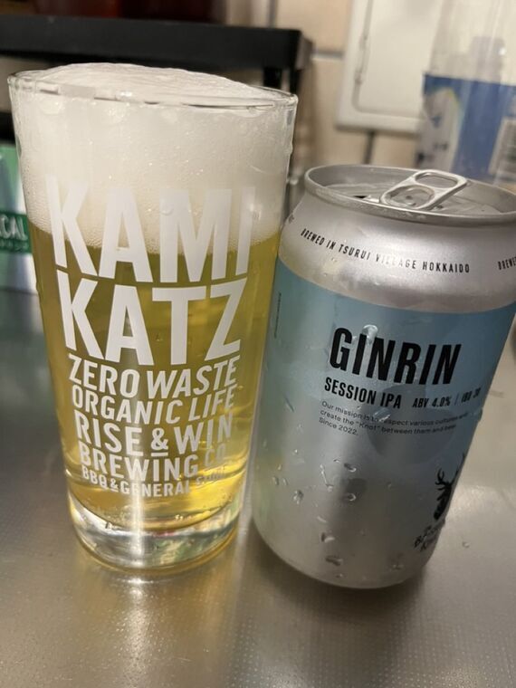 Brasserie Knot GINRINをグラスに注いだところ