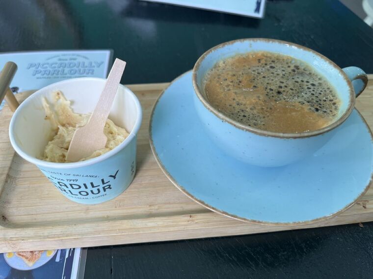 Piccadilly Parlourのアイスクリームとアメリカーノ