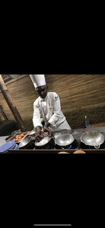 Francis Chefがアーッパを焼いている（2023年7月）