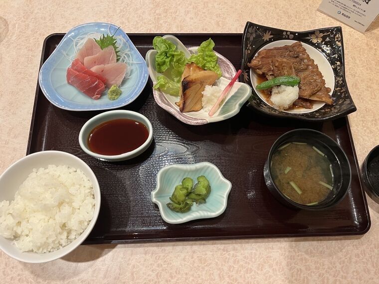 気仙沼お魚いちばのメカジキづくし定食 ハーモニカ煮と味噌焼きと刺身