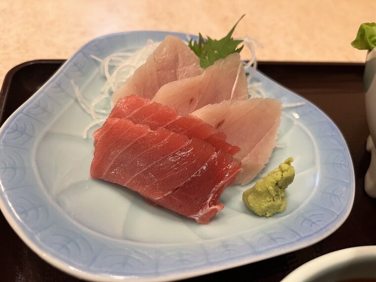 メカジキの刺身 分厚く肉厚な2種盛り