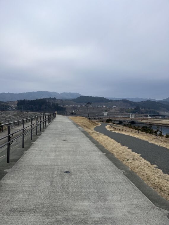 高田松原の遊歩道 復興後の陸前高田の風景