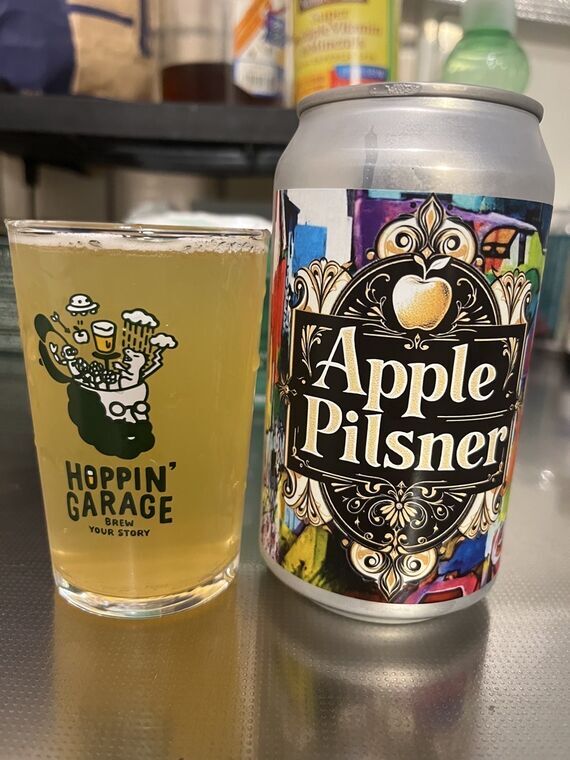 Sakura Brewery Apple Pilsnerの缶 カラフルなラベルデザイン