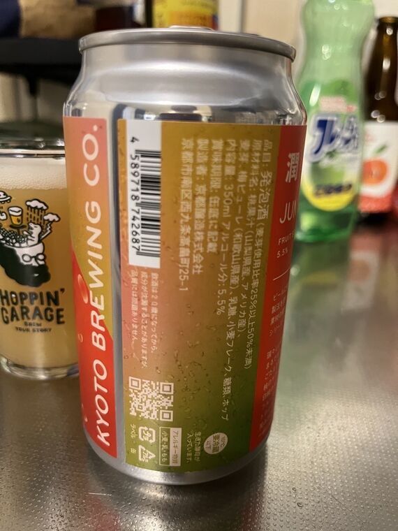 京都醸造 潤（JUN）の缶裏ラベル、発泡酒・原材料（桃果汁・梅ピューレ・乳糖など）・アルコール5.5%