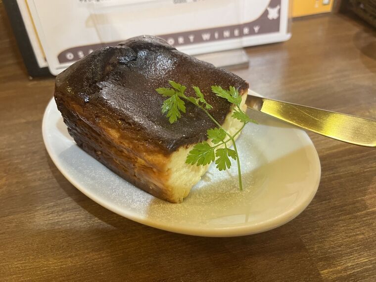 大阪エアポートワイナリーのバスクチーズケーキ