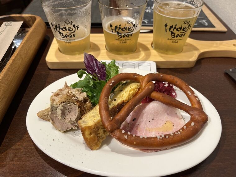 ひでじビールHAROWの前菜盛りと飲み比べ3種