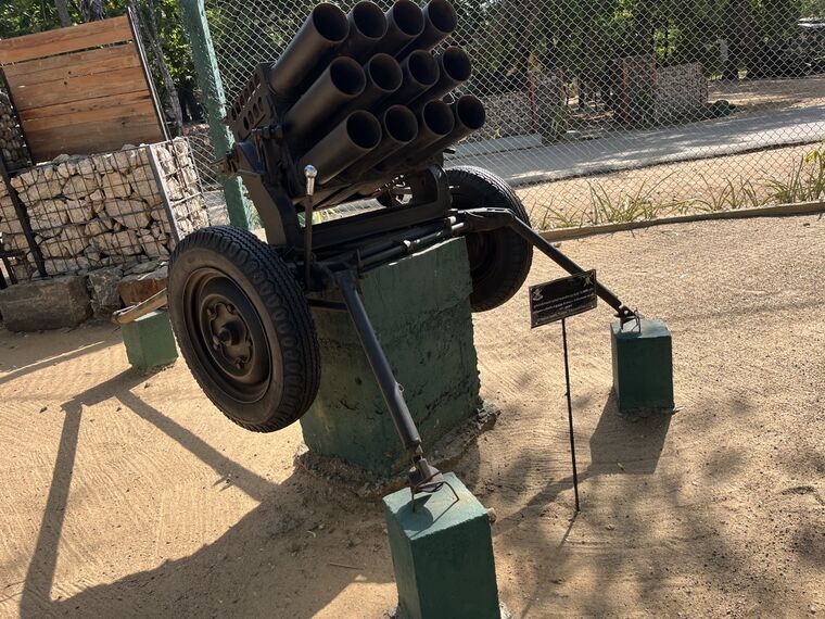 スリランカ軍 多連装ロケット砲 屋外展示