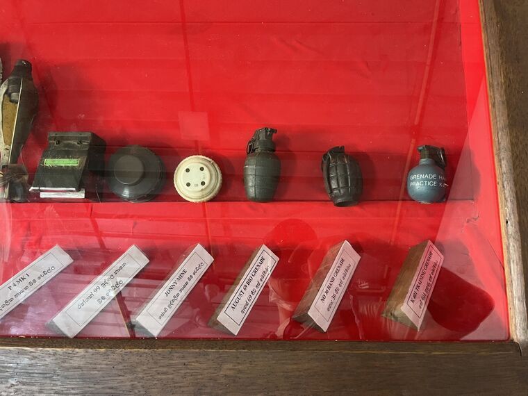 Orr's Hill Army Museum 手榴弾ショーケース展示 JONNY MINE No.36