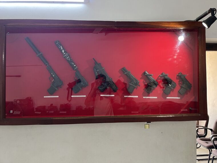 Orr's Hill Army Museum ピストル壁面展示ケース 各種拳銃