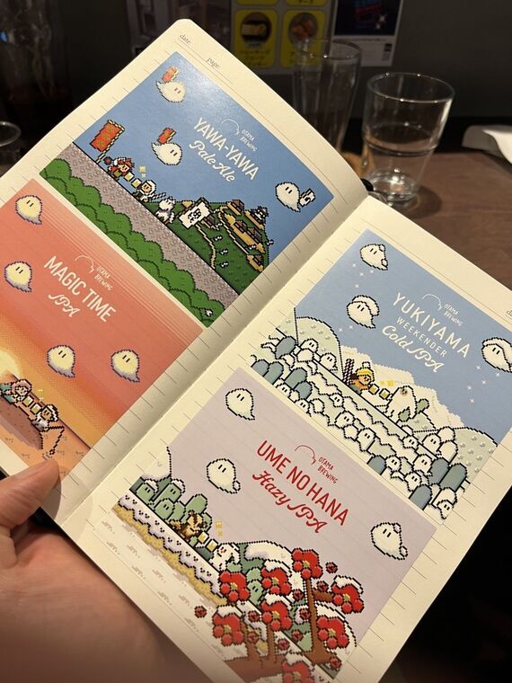 OTAMA BREWINGのドット絵ラベルが並ぶラベルノートの見開き