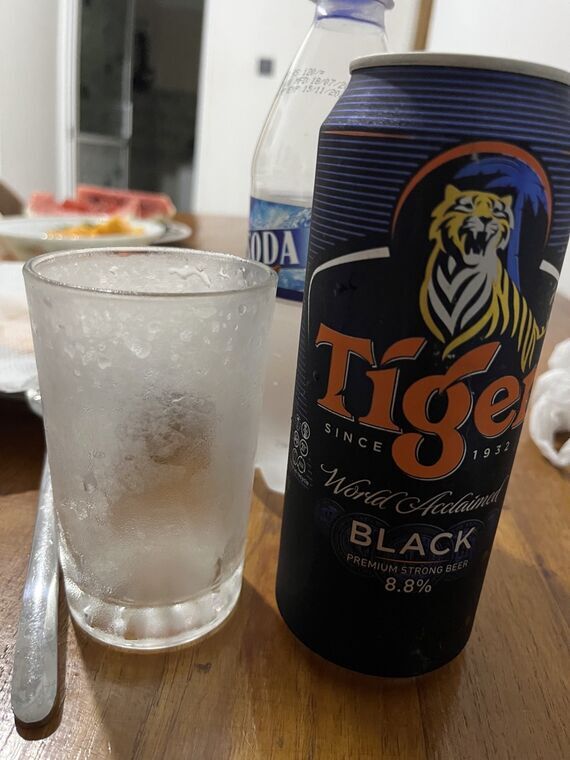 Tiger Black（8.8%）の缶とグラス