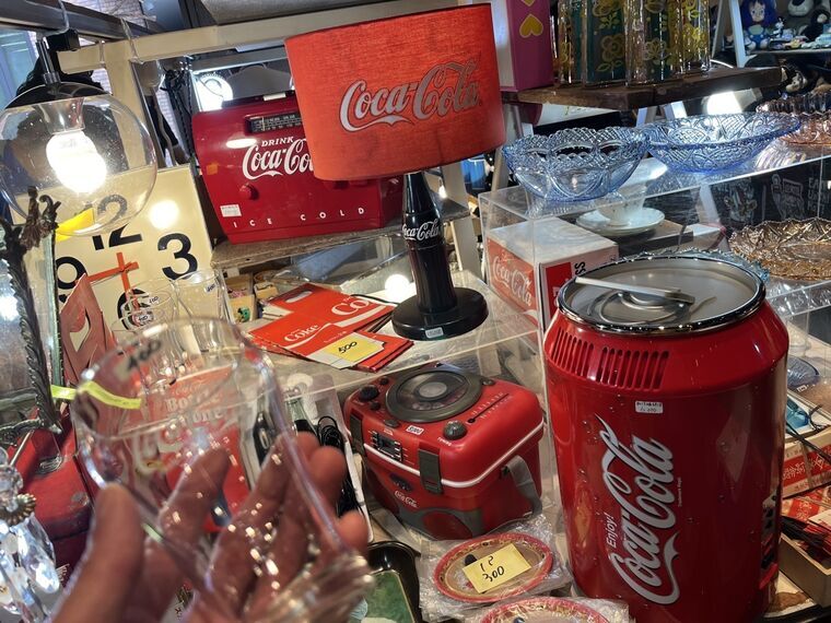 北海道アンティーク骨董ジャンボリーのCoca-Colaグッズ陳列