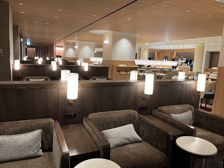 KIX Lounge Premium の座席エリア全景