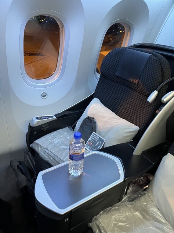 JL727 ビジネスクラスの座席