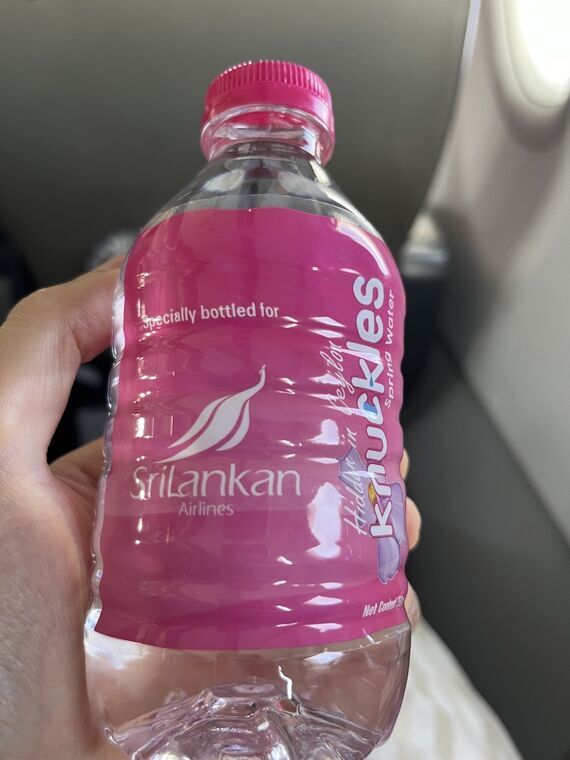 スリランカ航空とknucklesのコラボボトル