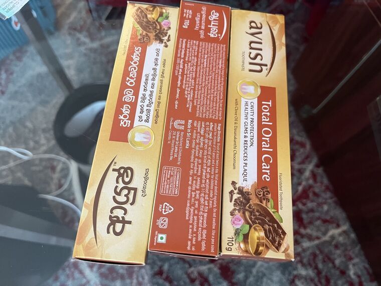 ayushのパッケージ側面。Made in Sri Lanka、Manufactured & Distributed by Unilever Sri Lanka Ltd.、110gの表記