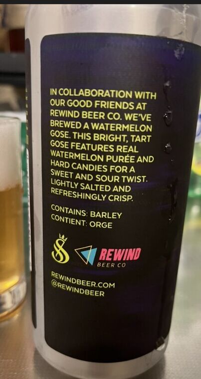 缶の側面の英文。IN COLLABORATION WITH OUR GOOD FRIENDS AT REWIND BEER CO. WE'VE BREWED A WATERMELON GOSE.から始まる説明文とRewind Beer Coのロゴ