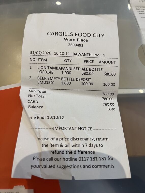 CARGILLS FOOD CITY Ward Placeのレシート。LION TAMBAPANNI RED ALE BOTTLE 680.00、BEER EMPTY BOTTLE DEPOSIT 100.00、合計780.00の記載