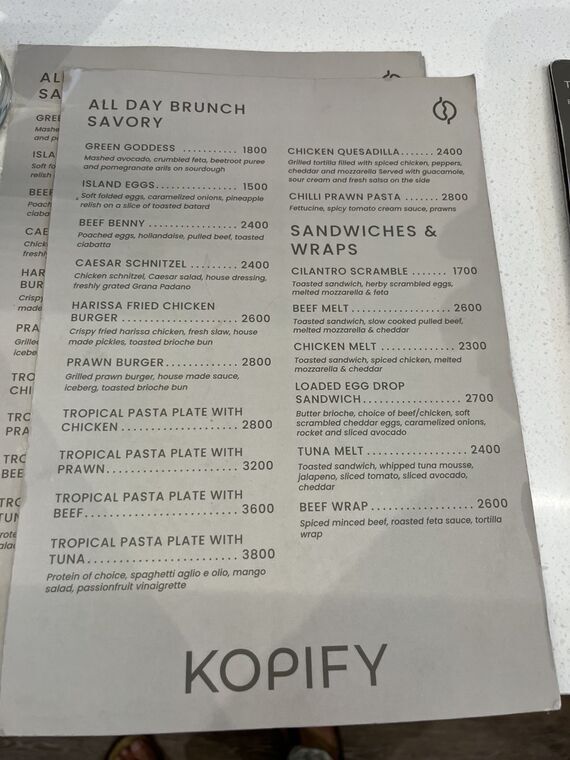 Kopifyの紙メニュー。ALL DAY BRUNCH SAVORYとSANDWICHES &amp; WRAPSの価格表