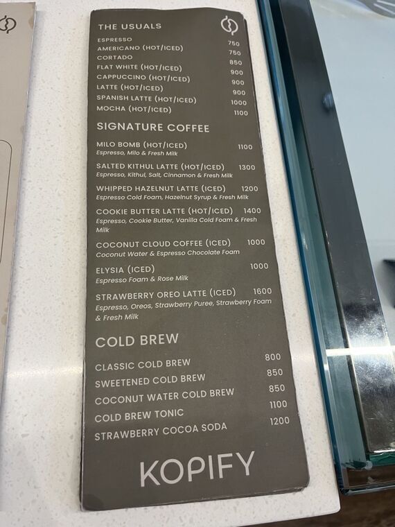 Kopifyのドリンクメニュー。THE USUALS、SIGNATURE COFFEE、COLD BREWの価格表