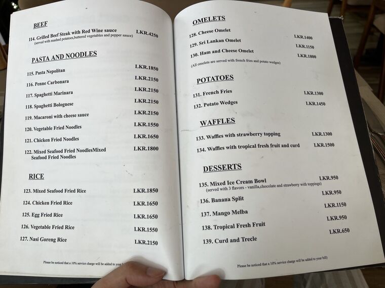 メニューのパスタ・ごはんもの・デザートのページ。Spaghetti Bolognese LKR.2150の表記