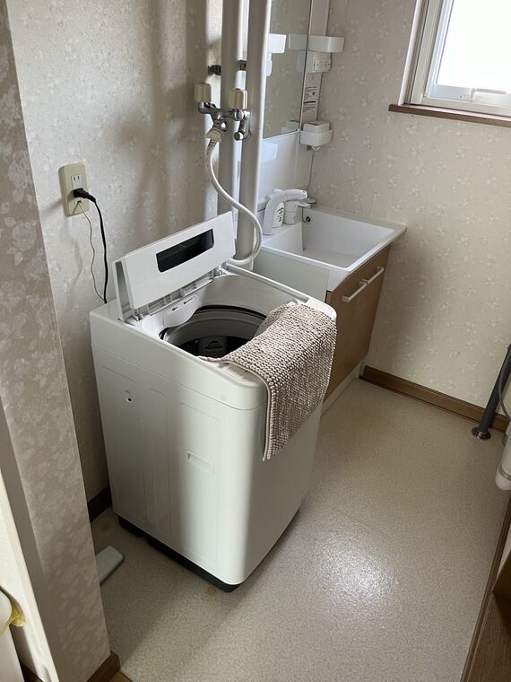 ル・ペシェ内見 縦型洗濯機と洗面台