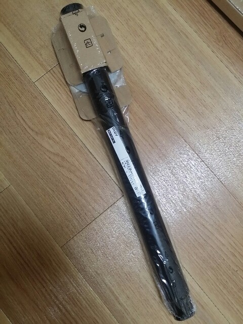 f:id:mai-19820911:20160213192250j:image IKEAで購入した机の組み立て