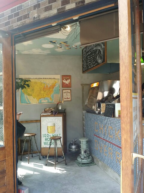 天満橋カフェ巡りで立ち寄ったニューヨークチキングリル店内