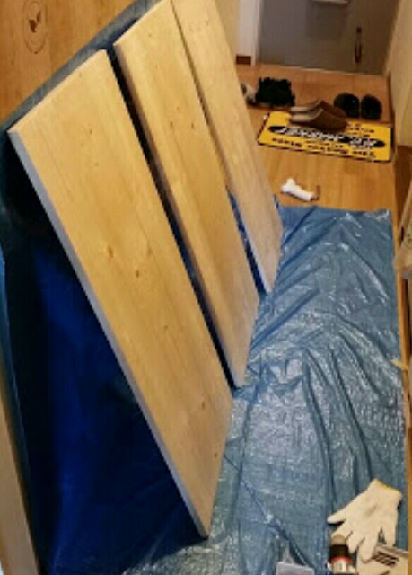 板を貼り合わせて棚板を作る