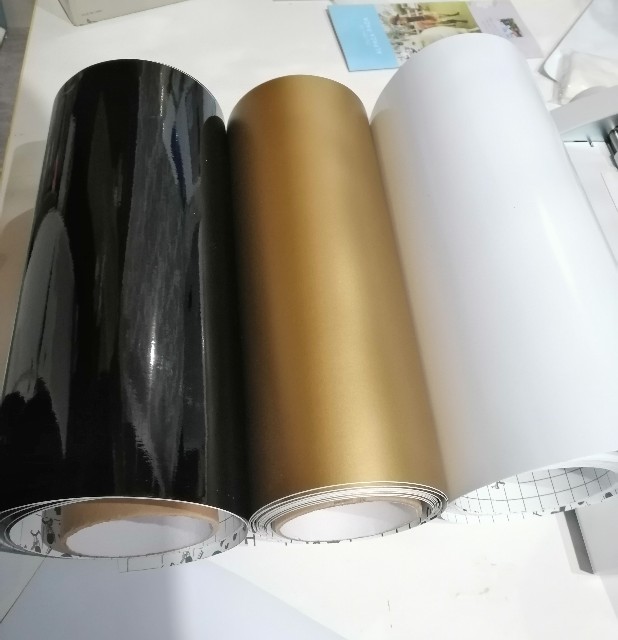 名前入りのバルーンはカッティングシールを作っています Mai S Balloon Diary