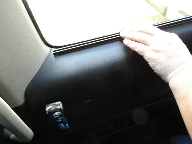 車にカーテン取り付けるゾウ の巻 タヌちゃん のブログ