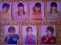 [℃-ute]カラオケルームに7人分の℃-uteニューＴシャツ写真